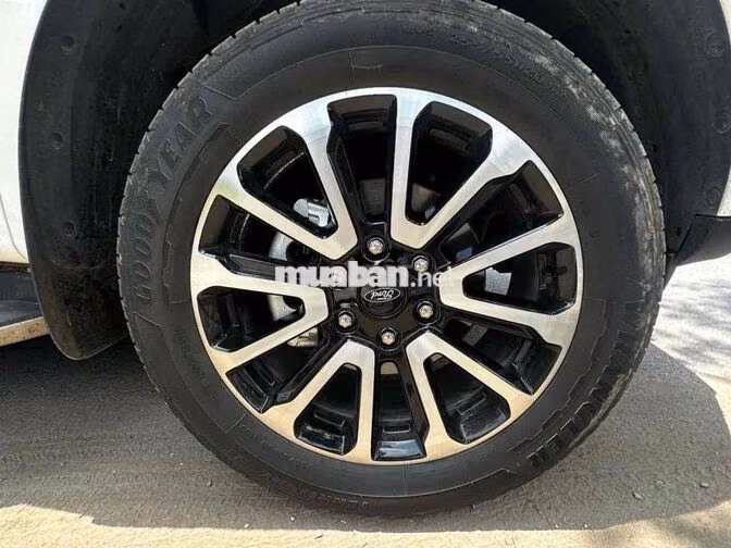 Ford Everest Platinum 2.0L 4x4 AT sản xuất 2025