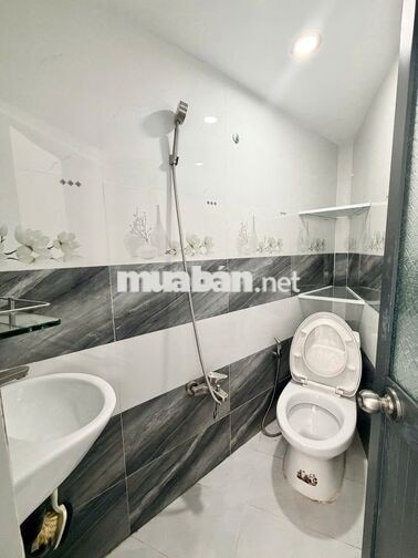 Nhà trệt lầu 2PN hẻm đường Hùng Vương chỉ 6,5 triệu