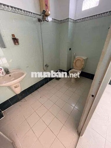 Nhà Rộng rãi, 1 trệt 2 lầu - Lạc Long Quân P8 Tân Bình