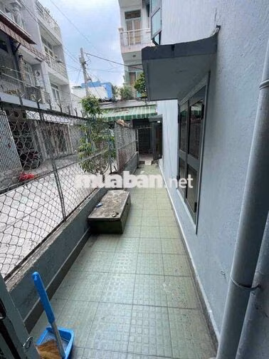 Nhà Rộng rãi, 1 trệt 2 lầu - Lạc Long Quân P8 Tân Bình