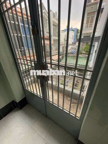 Nhà Rộng rãi, 1 trệt 2 lầu - Lạc Long Quân P8 Tân Bình