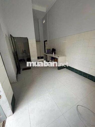 Nhà Rộng rãi, 1 trệt 2 lầu - Lạc Long Quân P8 Tân Bình