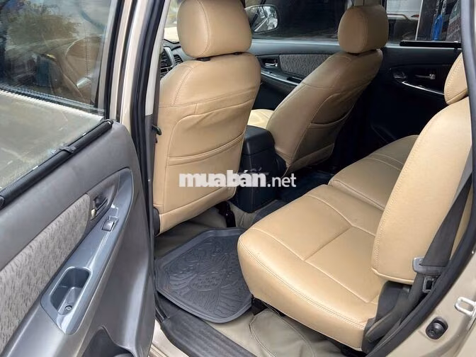 Toyota Innova 2.0E 2014 Số sàn Vàng cát