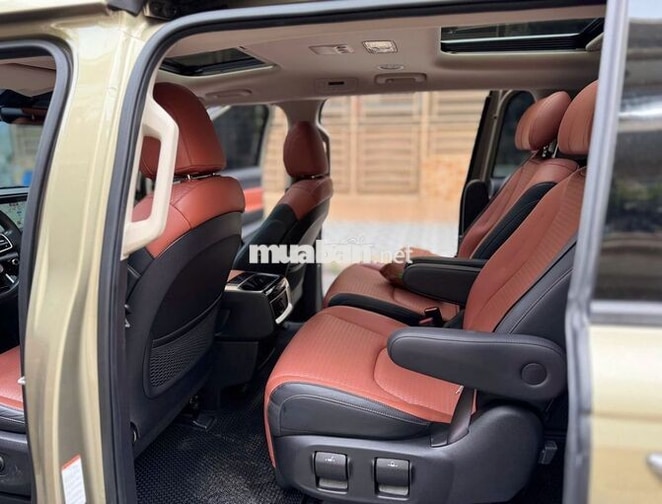 Kia Carnival Signature 2022 Vàng cát 7 chỗ