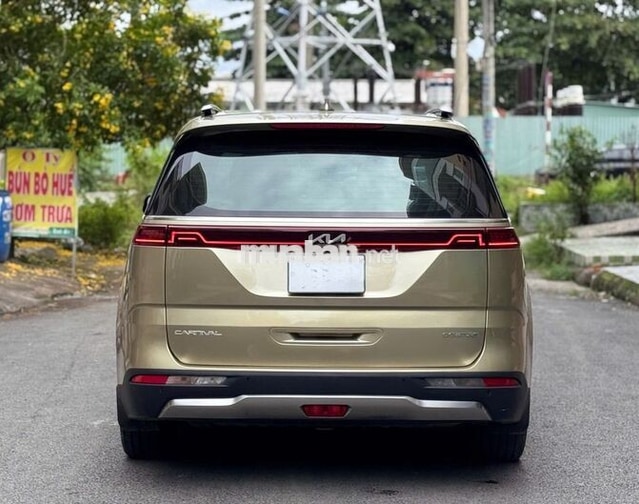 Kia Carnival Signature 2022 Vàng cát 7 chỗ