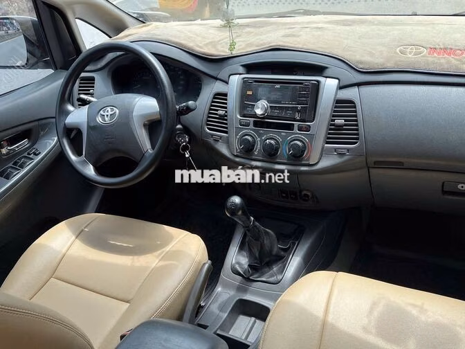 Toyota Innova 2.0E 2014 Số sàn Vàng cát