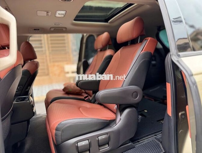 Kia Carnival Signature 2022 Vàng cát 7 chỗ