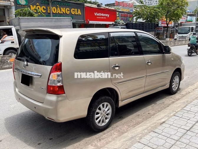 Toyota Innova 2.0E 2014 Số sàn Vàng cát