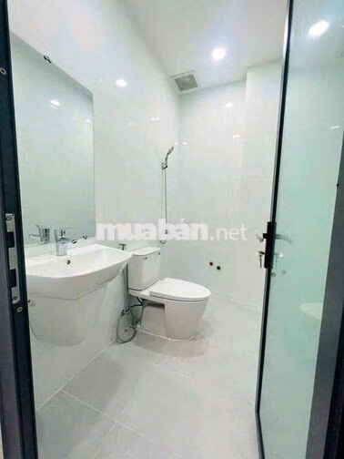 Cần cho thuê nhà MT 412A Nguyễn Tri Phương P.4 Q.10 gần khúc Nhật Tảo