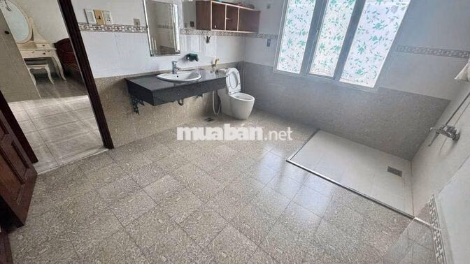 CHO THUÊ BIỆT THỰ VEN SÔNG HIỆP BÌNH CHÁNH–HẦM XE RỘNG – SÁT GIGAMALL
