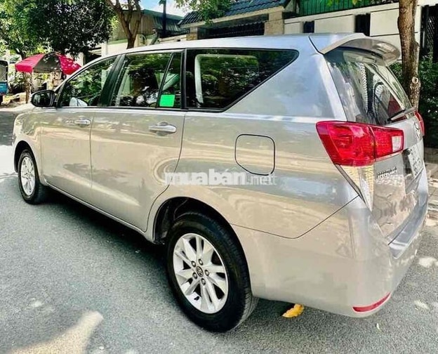 Toyota Innova 2.0E 2020 Số sàn Bạc