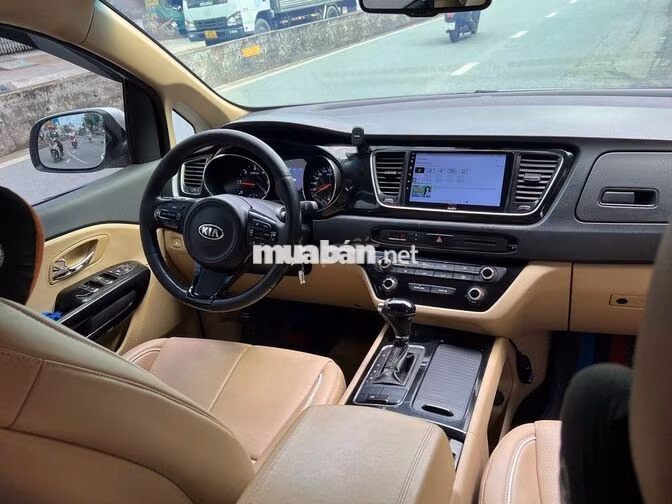 Kia Sedona DAT 2017 máy dầu màu trắng đẹp