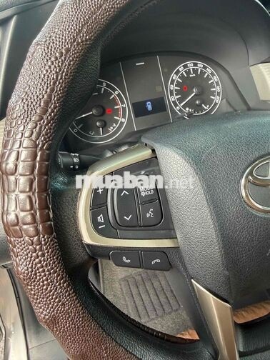 Toyota Innova 2.0E 2020 Số sàn Bạc