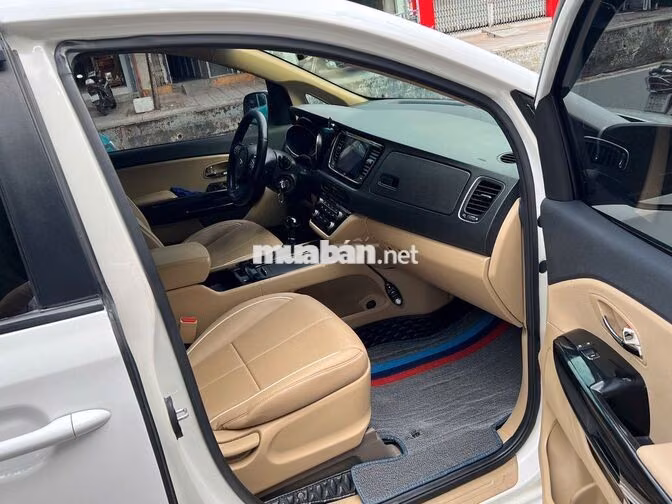 Kia Sedona DAT 2017 máy dầu màu trắng đẹp