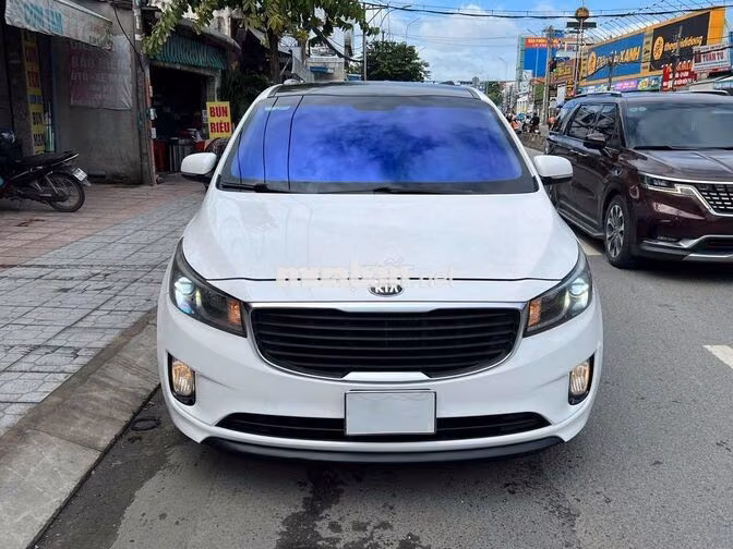 Kia Sedona DAT 2017 máy dầu màu trắng đẹp