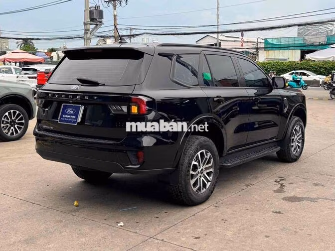 Ford Everest Ambiente 2024 Đen 28.000km