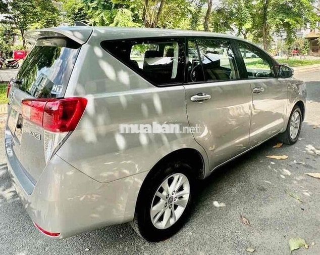 Toyota Innova 2.0E 2020 Số sàn Bạc