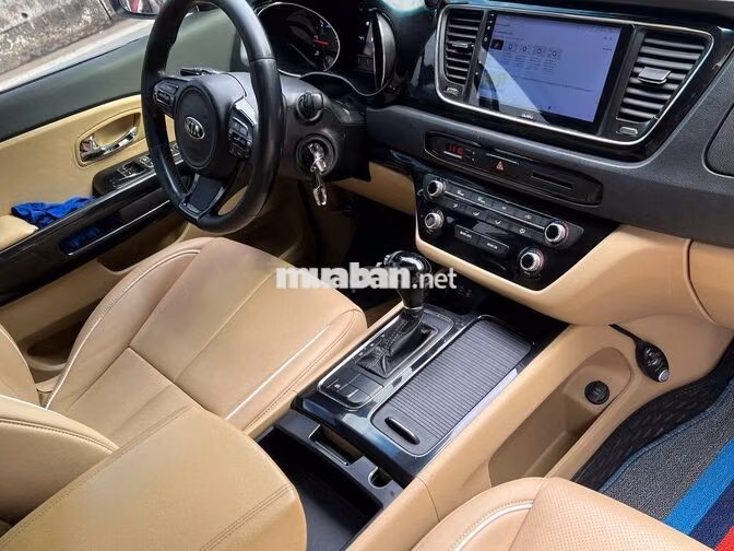 Kia Sedona DAT 2017 máy dầu màu trắng đẹp