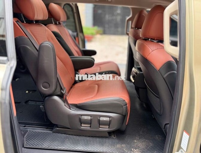 Kia Carnival Signature 2022 Vàng cát 7 chỗ