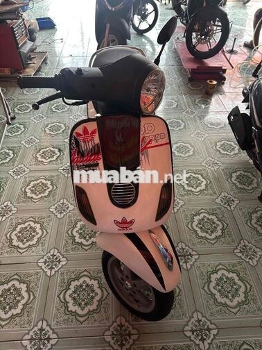 Piaggio Vespa Trắng
