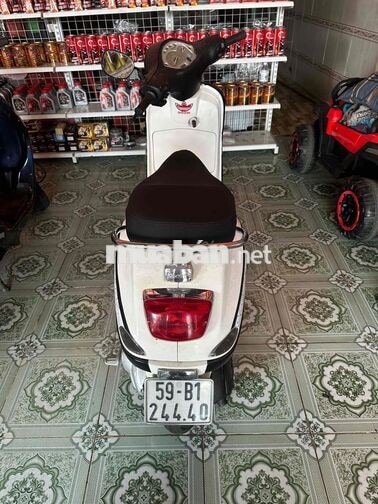 Piaggio Vespa Trắng