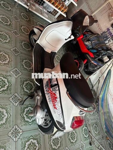 Piaggio Vespa Trắng