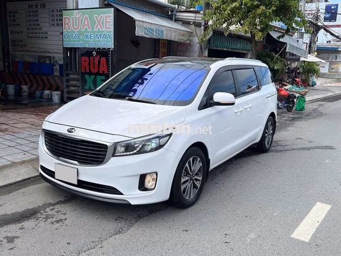 Kia Sedona DAT 2017 máy dầu màu trắng đẹp