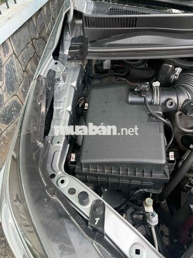 Toyota Innova 2.0E 2020 Số sàn Bạc
