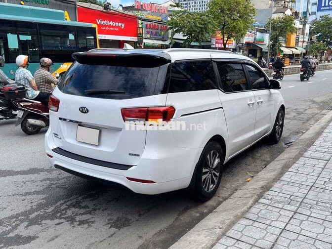 Kia Sedona DAT 2017 máy dầu màu trắng đẹp