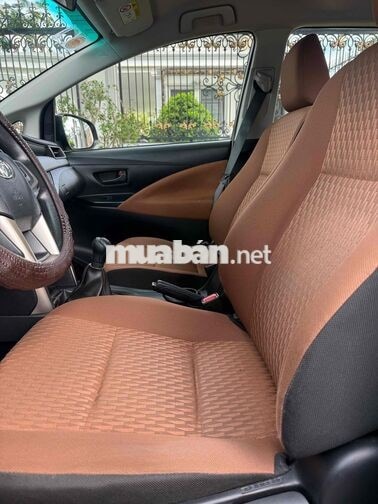 Toyota Innova 2.0E 2020 Số sàn Bạc