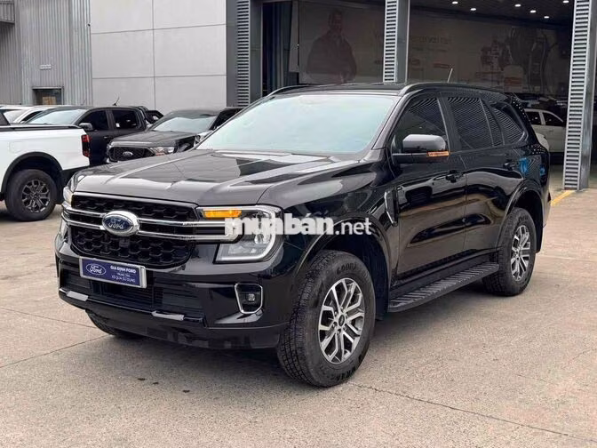 Ford Everest Ambiente 2024 Đen 28.000km