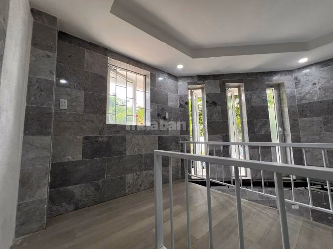 Mặt bằng cần cho thuê, gần khu vực sinh viên đông đúc