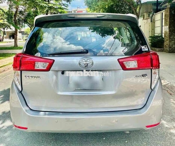 Toyota Innova 2.0E 2020 Số sàn Bạc