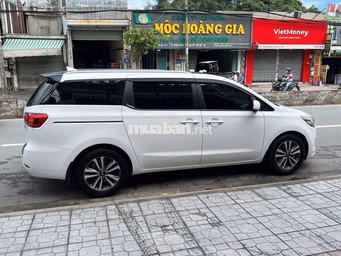Kia Sedona DAT 2017 máy dầu màu trắng đẹp