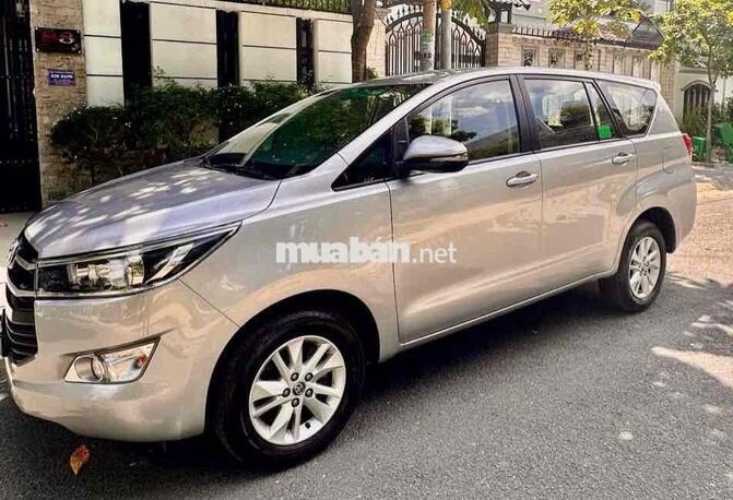 Toyota Innova 2.0E 2020 Số sàn Bạc
