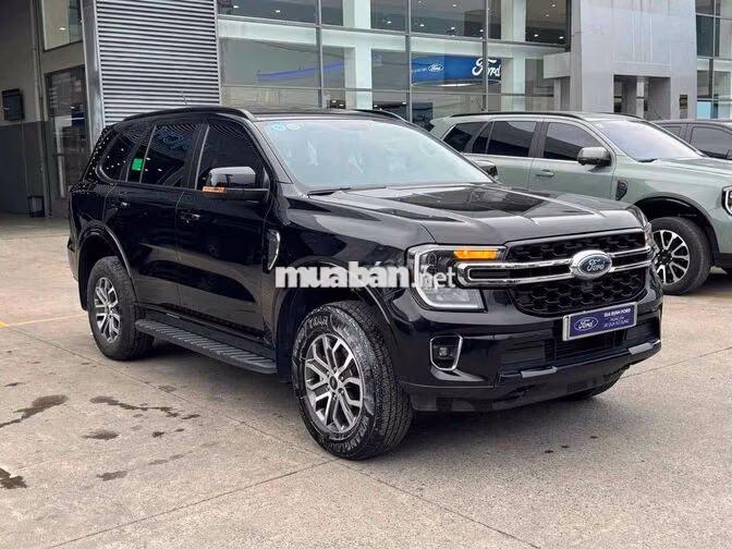 Ford Everest Ambiente 2024 Đen 28.000km
