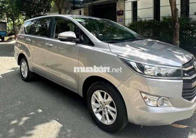 Toyota Innova 2.0E 2020 Số sàn Bạc