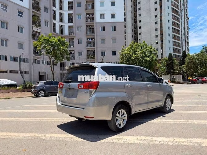 Toyota Innova 2.0E 2019 Bạc
