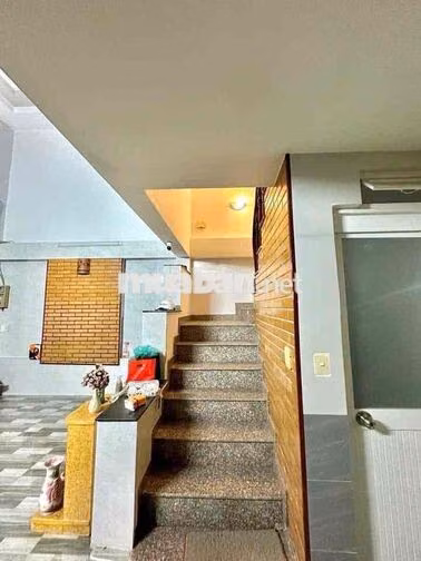 Nhà hẻm xe hơi rộng rãi thoáng mát, cho share phòng