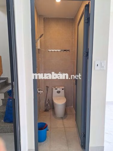 Cho thuê phòng trọ mới có ban công, máy lạnh hẻm 79 Thống Nhất