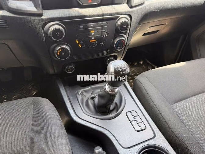 Ford Ranger XLS MT 2020 Trắng 62.000km