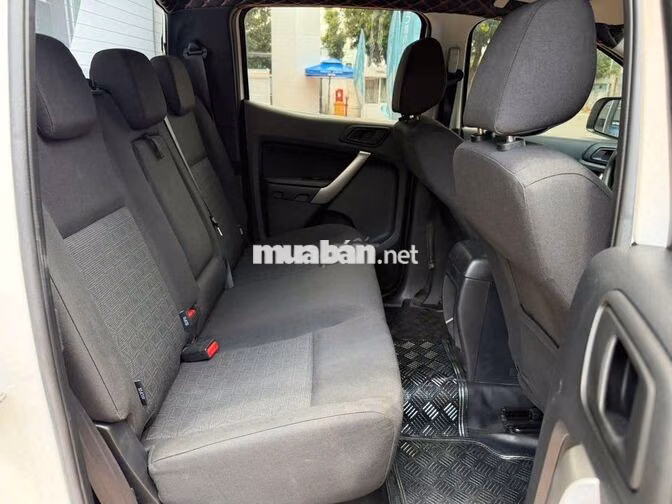 Ford Ranger XLS MT 2020 Trắng 62.000km