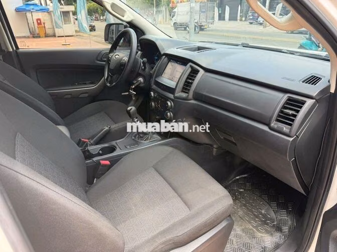 Ford Ranger XLS MT 2020 Trắng 62.000km