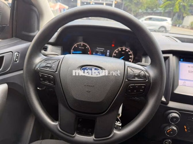 Ford Ranger XLS MT 2020 Trắng 62.000km