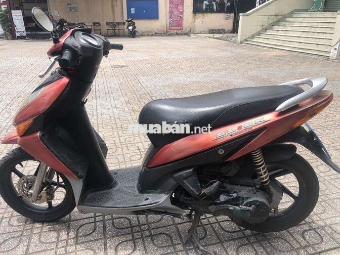 Honda Click đỏ