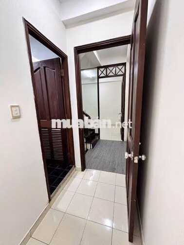 NHÀ HẺM XE HƠI ĐIỆN BIÊN PHỦ SẠCH ĐẸP- 3 Tầng 4PN- 8,X Tỷ thương lượng