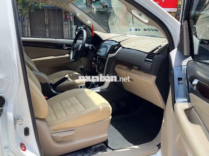 Isuzu Mu-X 2020 số sàn máy dầu nhập Thái