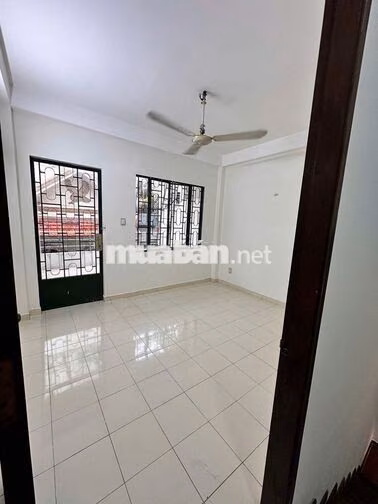 NHÀ HẺM XE HƠI ĐIỆN BIÊN PHỦ SẠCH ĐẸP- 3 Tầng 4PN- 8,X Tỷ thương lượng