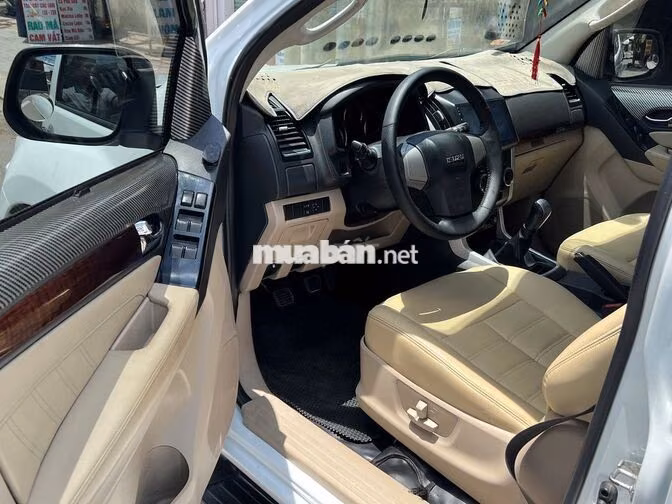 Isuzu Mu-X 2020 số sàn máy dầu nhập Thái