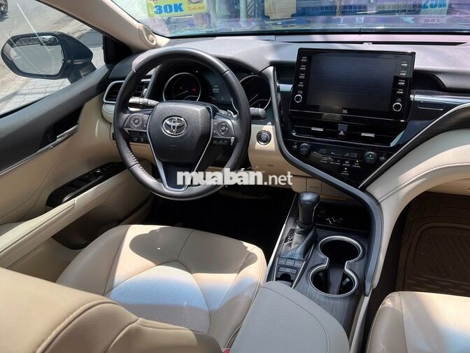 Toyota Camry 2.5Q 2022 màu đen